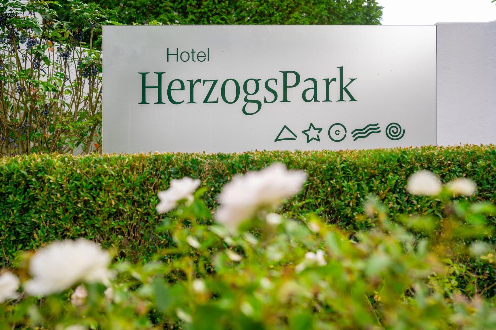 Hotel Herzogspark Херцогенаурах Экстерьер фото