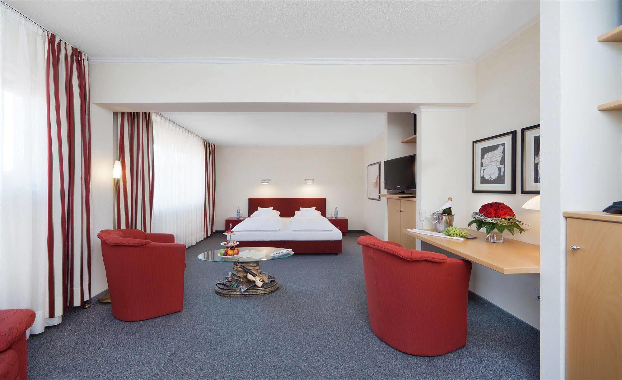 Hotel Herzogspark Херцогенаурах Экстерьер фото